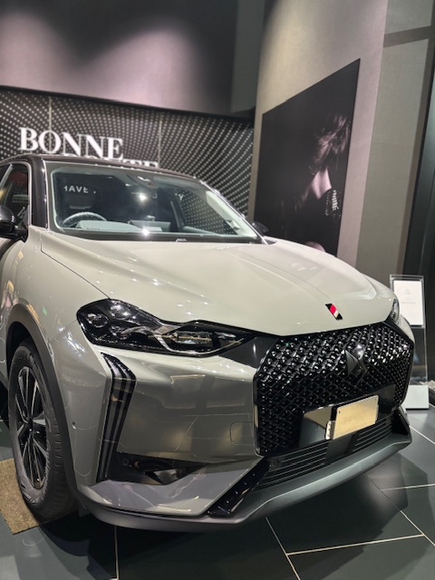 DS 3 PERFORMANCE LINE展示車ございます！