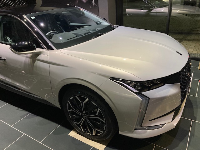 DS 4 ETOILE Champs Élysées（シャンゼリゼ）ご納車