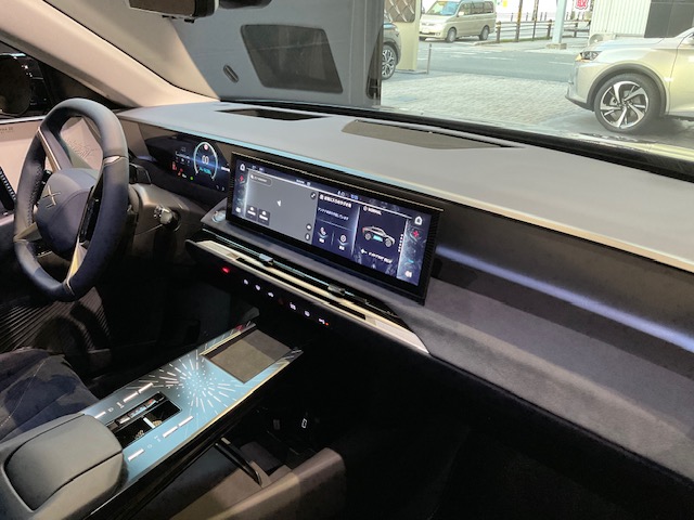 DS N°8 無事に到着　ご来場お待ちしております。