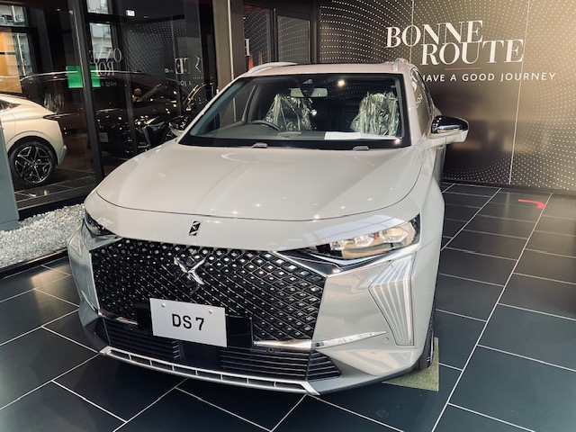 DS 7 RIVOLI E-TENSE 4x4　展示車